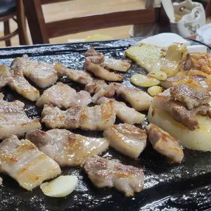 자연석돌구이 사진