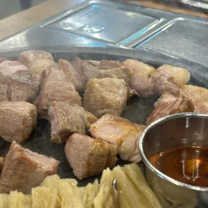 흑돼지 근고기 전문점 도민상회 사진 1