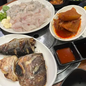 대찬횟집 사진 1