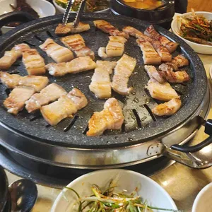 복돼지두루치기 사진 1