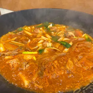 통큰솥뚜껑닭볶음탕 대표 사진
