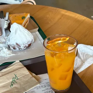 아덴 대표 사진