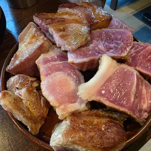 엄용백 돼지구이집 사진