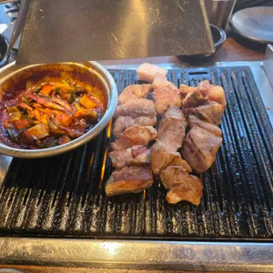 엄용백 돼지구이집 사진