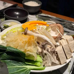 HON 하우스 오브 신세계 대표 사진