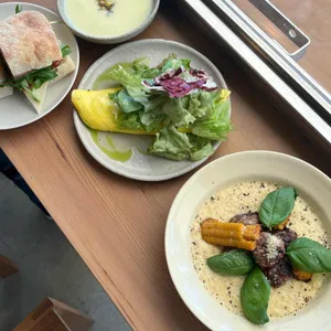 런치 대표 사진