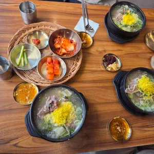 평이담백 뼈칼국수 사진