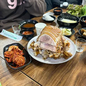 장충왕족발보쌈 사진