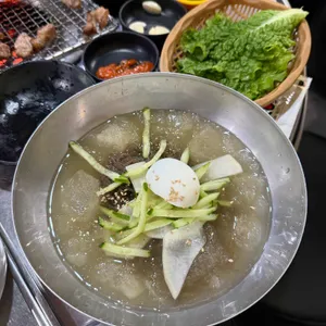 꽃돼지연탄구이 사진