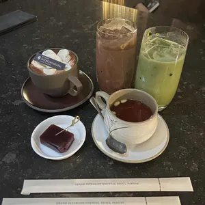 로비라운지앤바 대표 사진