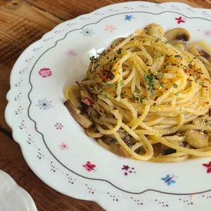 on the yard 대표 사진