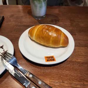 밀랍 커피앤베이커리 대표 사진