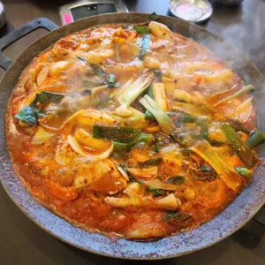 계룡솥뚜껑닭볶음탕 사진