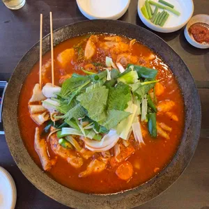 계룡솥뚜껑닭볶음탕 대표 사진