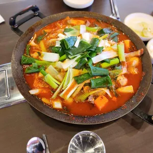 계룡솥뚜껑닭볶음탕 사진
