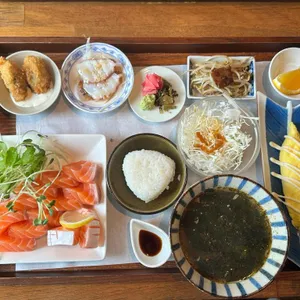 명호야 식탁 사진