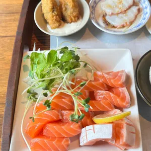 명호야 식탁 사진