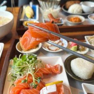 명호야 식탁 사진