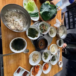 풀잎보리쌈밥생고기 대표 사진