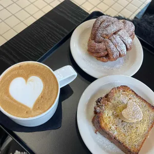 스톨른아워즈 사진