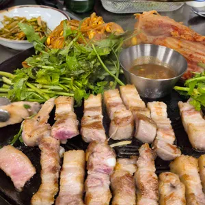 할매솥뚜껑삼겹살 사진