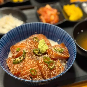 신사랑 대표 사진