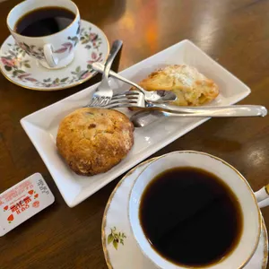 데미안 대표 사진