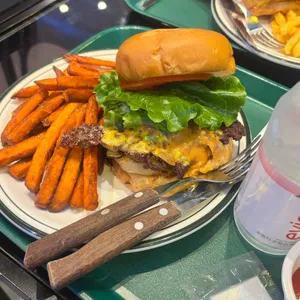 필앤필 버거하우스 사진