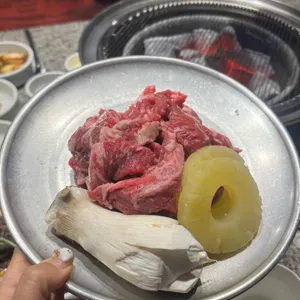 우진각 대표 사진