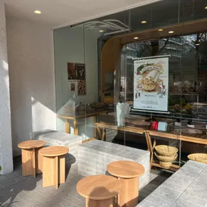 라운드앤드 리뷰 사진