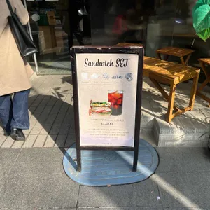 라운드앤드 리뷰 사진