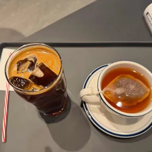 언캐니 대표 사진