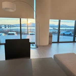 언캐니 리뷰 사진