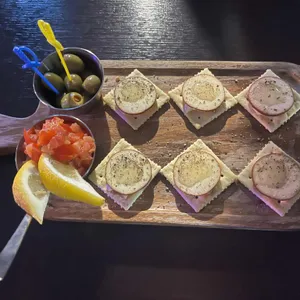 Louder 리뷰 사진