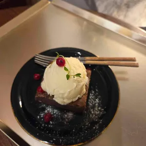 엔트런스 대표 사진