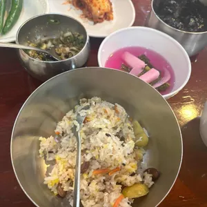 오얏리 돌솥밥 사진