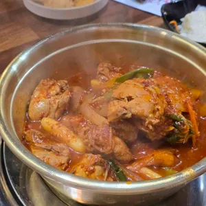 통큰솥뚜껑닭볶음탕 사진