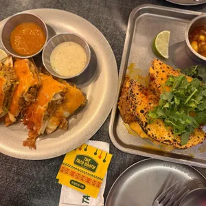 더타코부스 사진