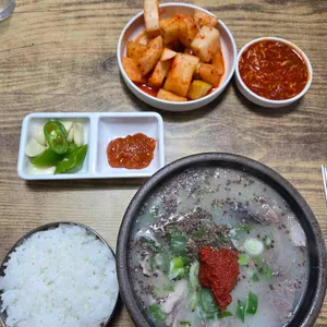 소문난순대국왕족발 사진 1