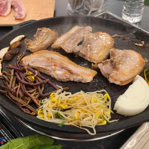 김장날솥뚜껑삼겹살 사진