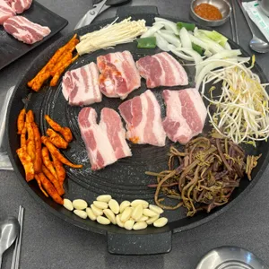 더덕솥뚜껑삼겹살 사진