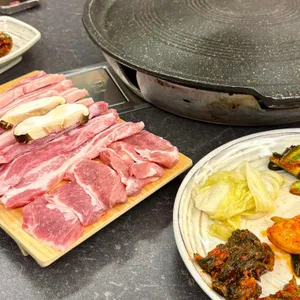 김장날솥뚜껑삼겹살 대표 사진