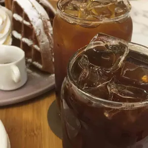 플로레스 테이블 사진