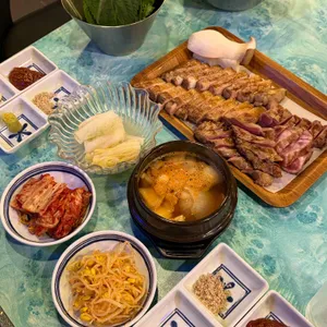 투더돼지 대표 사진