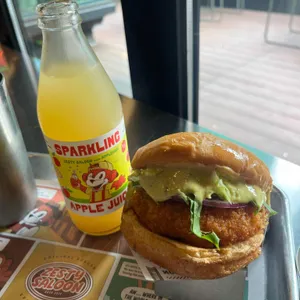 제스티 살룬 사진 1