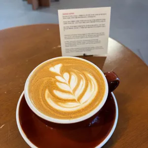 커피내리는 버스정류장 사진