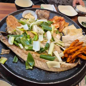 솥뚜껑 생선구이 사진