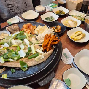 솥뚜껑 생선구이 사진