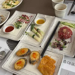 대궁정육식당과 한정식반상 사진