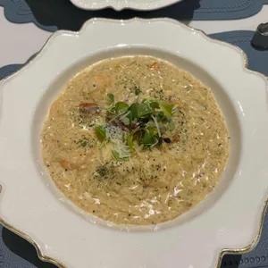 윤스쿠치나 사진